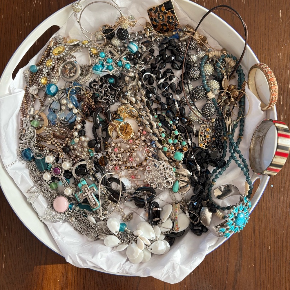 Mixed Lot of Vintage to Modern Jewelry
